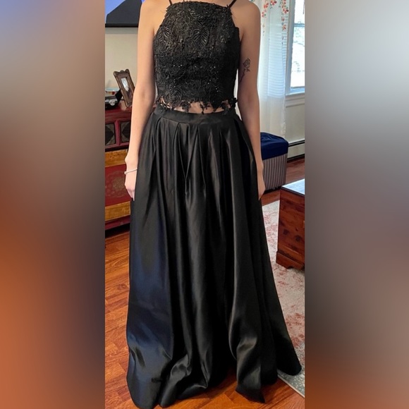 Prom, formal 2 piece gown - Picture 4 of 6